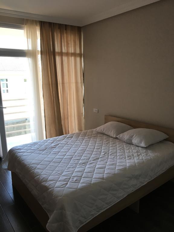 Guest House Kobuleti On Aghmashenebeli Buitenkant foto